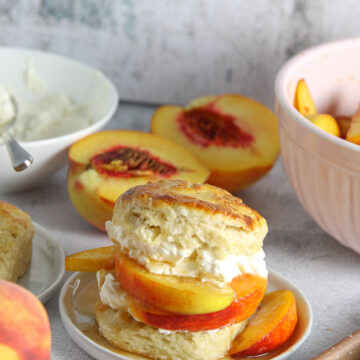 shortcake biscuits with fresh peaches and whipped cream